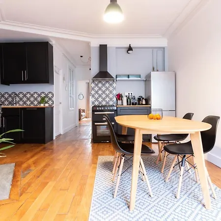 Charming Spacious Near Republic パリ
